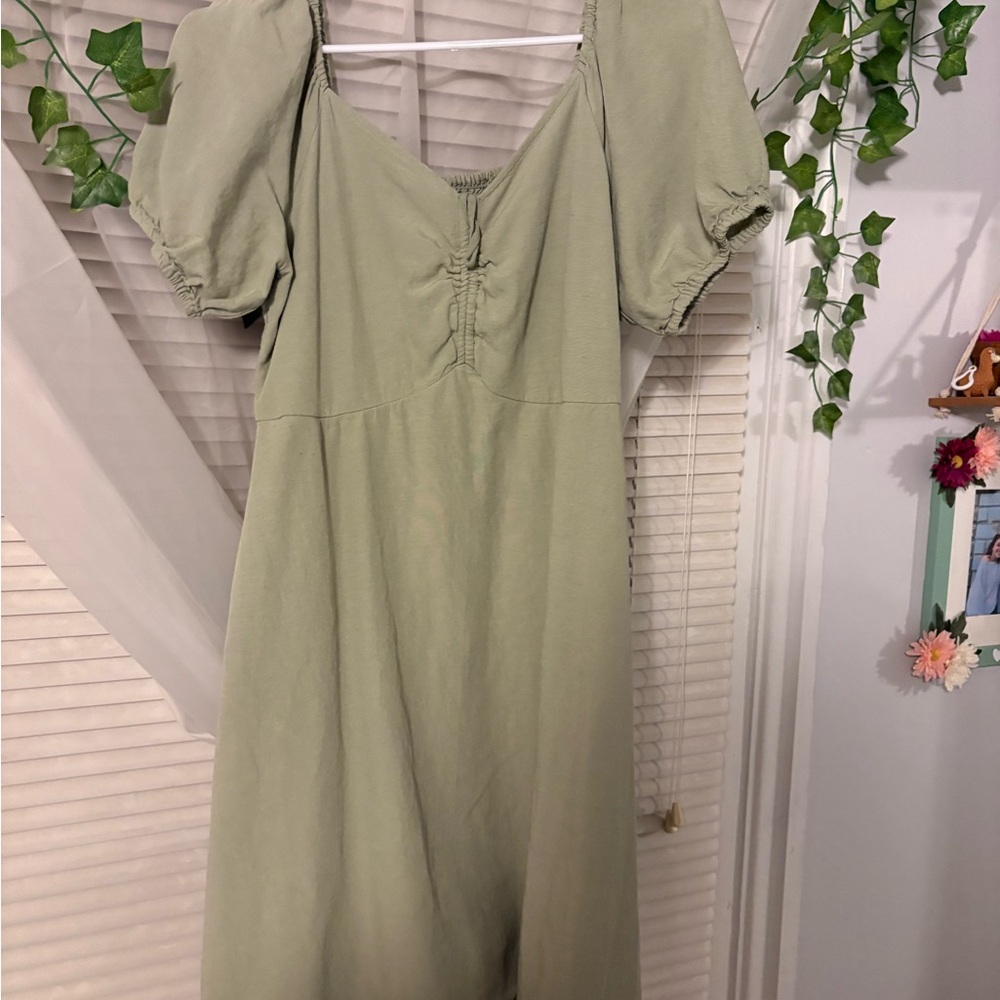 Jessica Simpson Light Green Midi Dress with Puff Sleeves